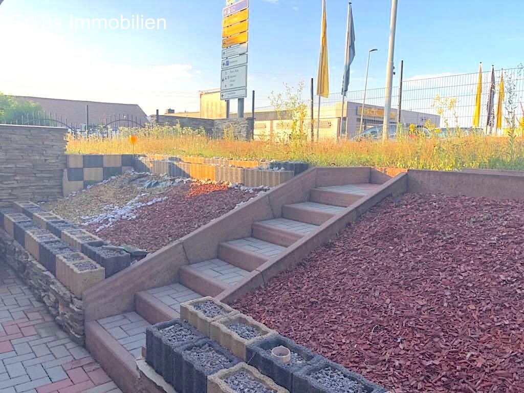 Freistehendes Haus mit Einliegerwohnung und schönem Garten!