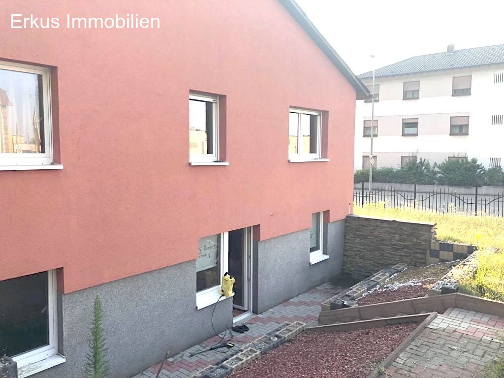 Freistehendes Haus mit Einliegerwohnung und schönem Garten!