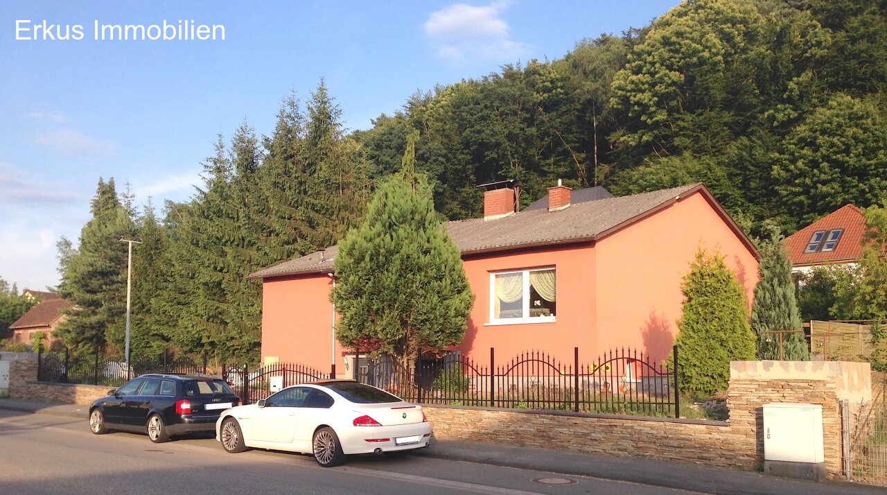 Freistehendes Haus mit Einliegerwohnung und schönem Garten!