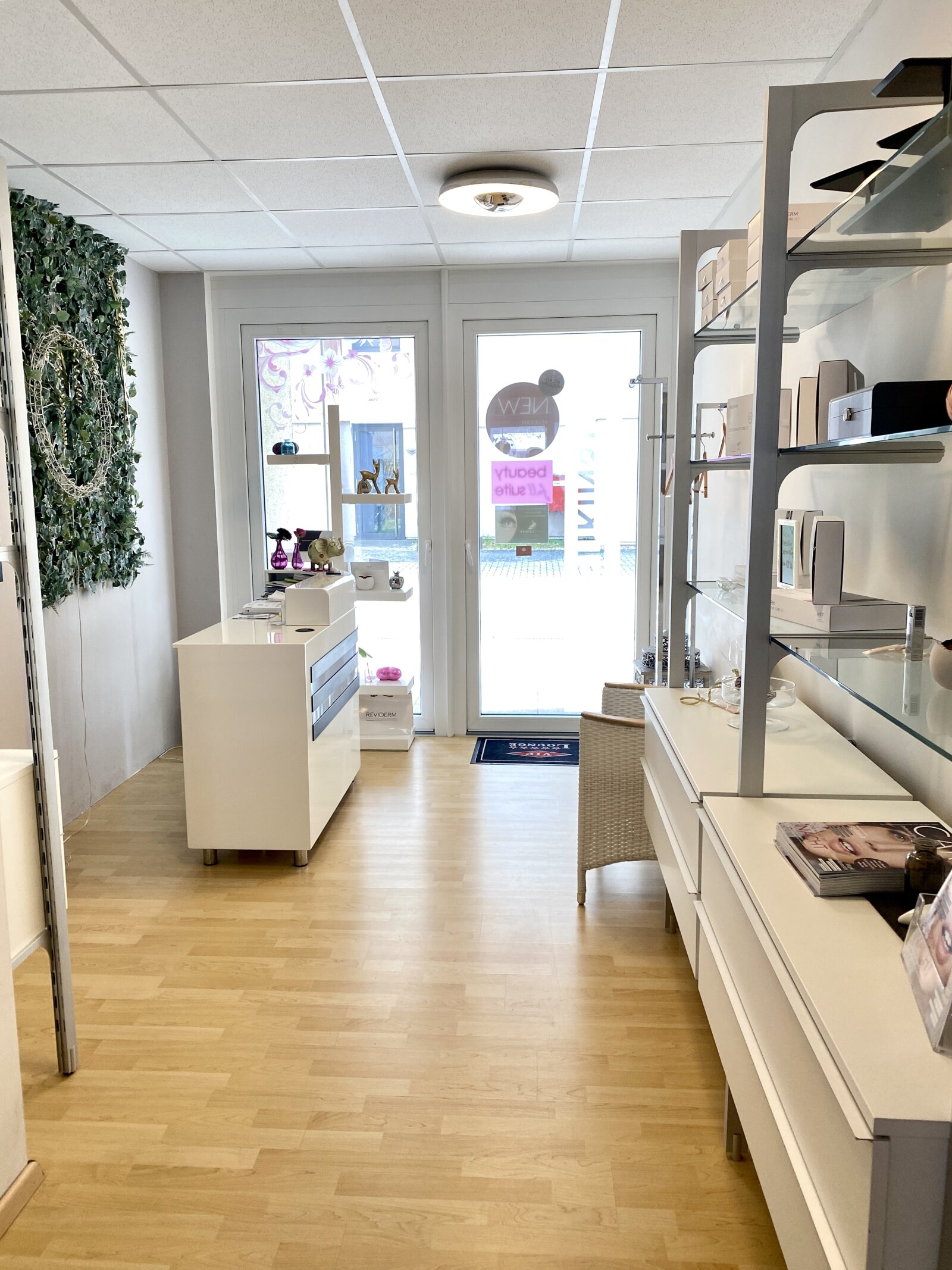 Gewerbefläche für Praxis, Physiotherapie, Büro, Schönheitssalon etc. zu verkaufen!