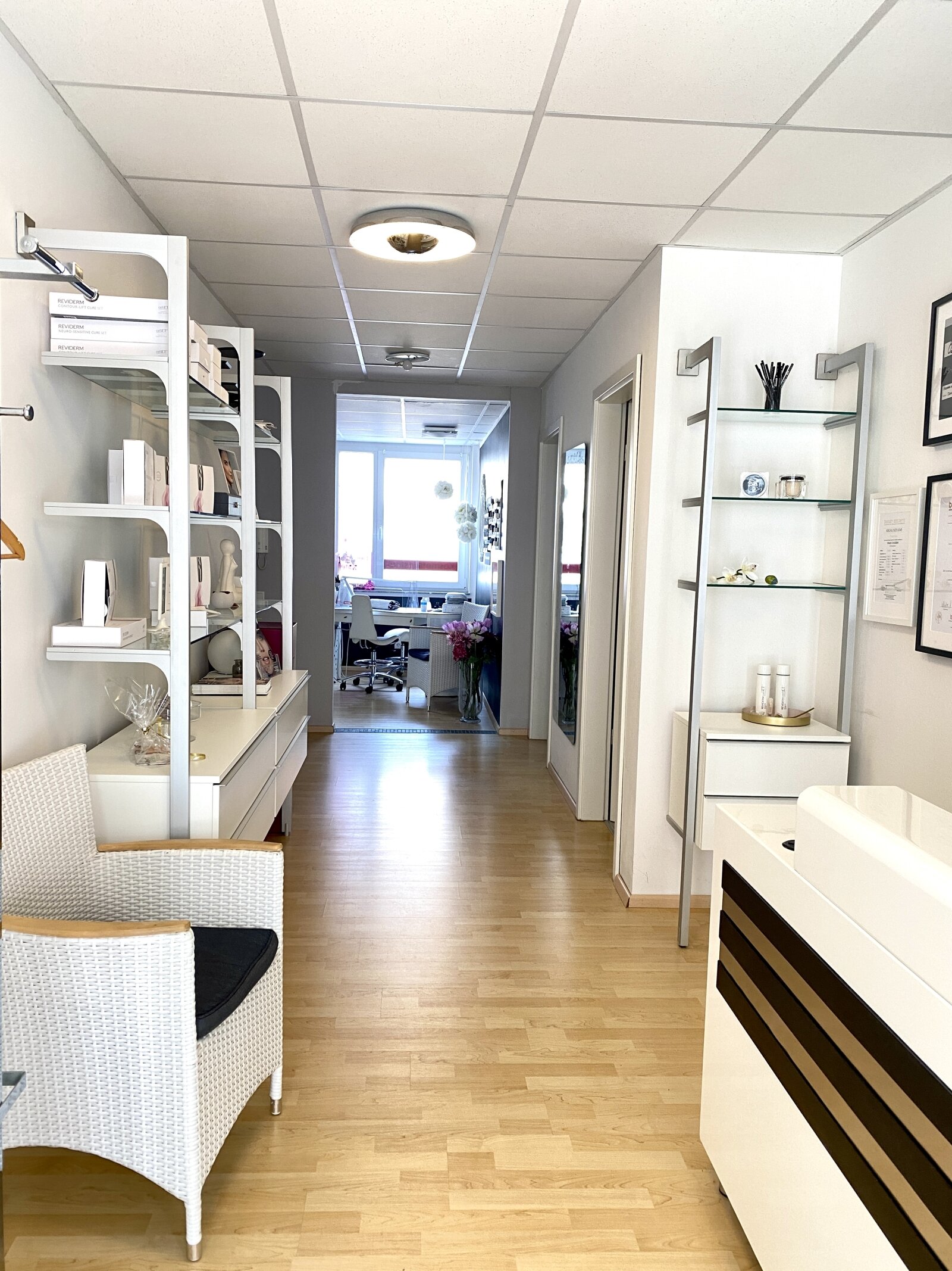 Gewerbefläche für Praxis, Physiotherapie, Büro, Schönheitssalon etc. zu verkaufen!