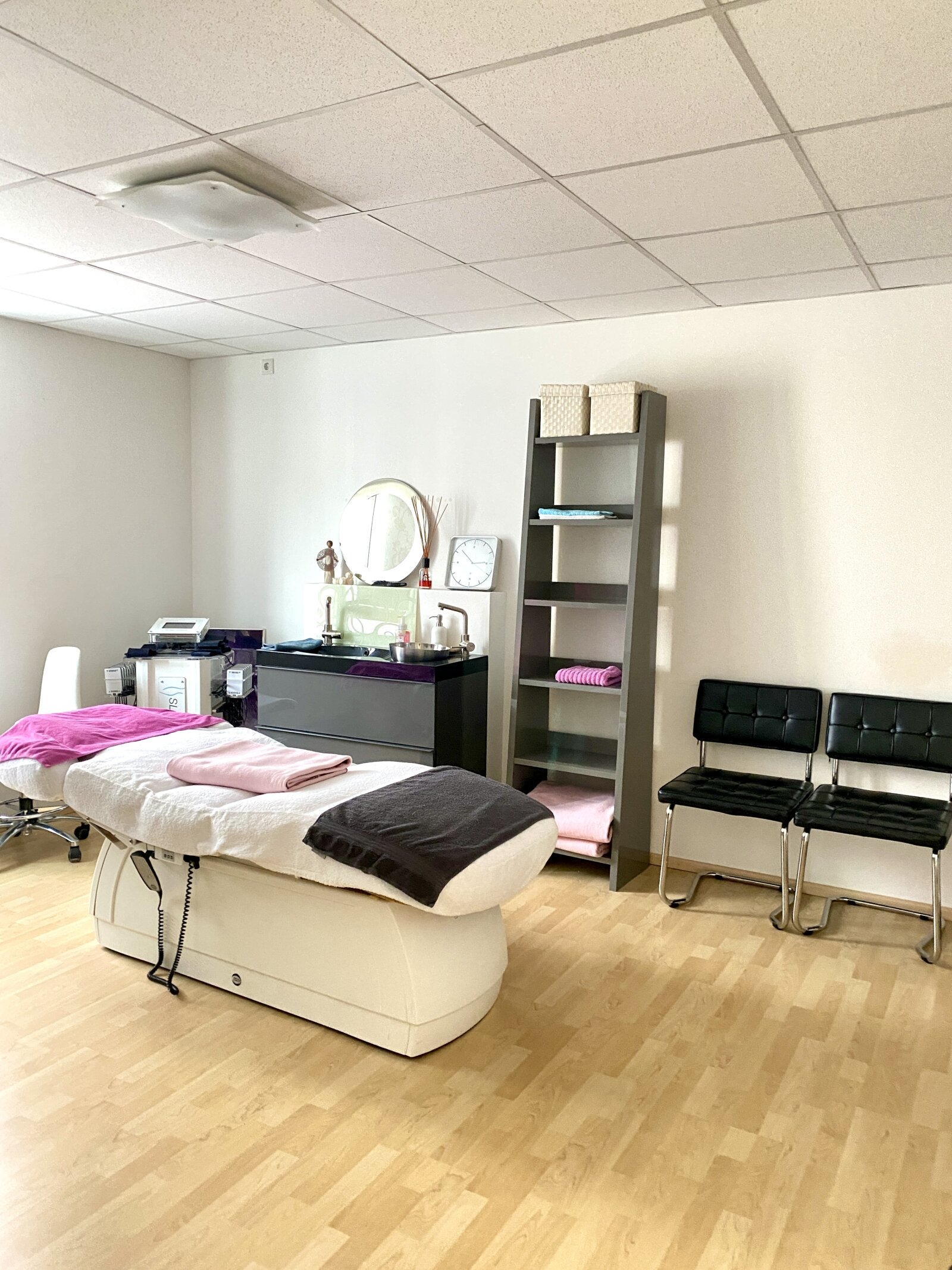 Gewerbefläche für Praxis, Physiotherapie, Büro, Schönheitssalon etc. zu verkaufen!