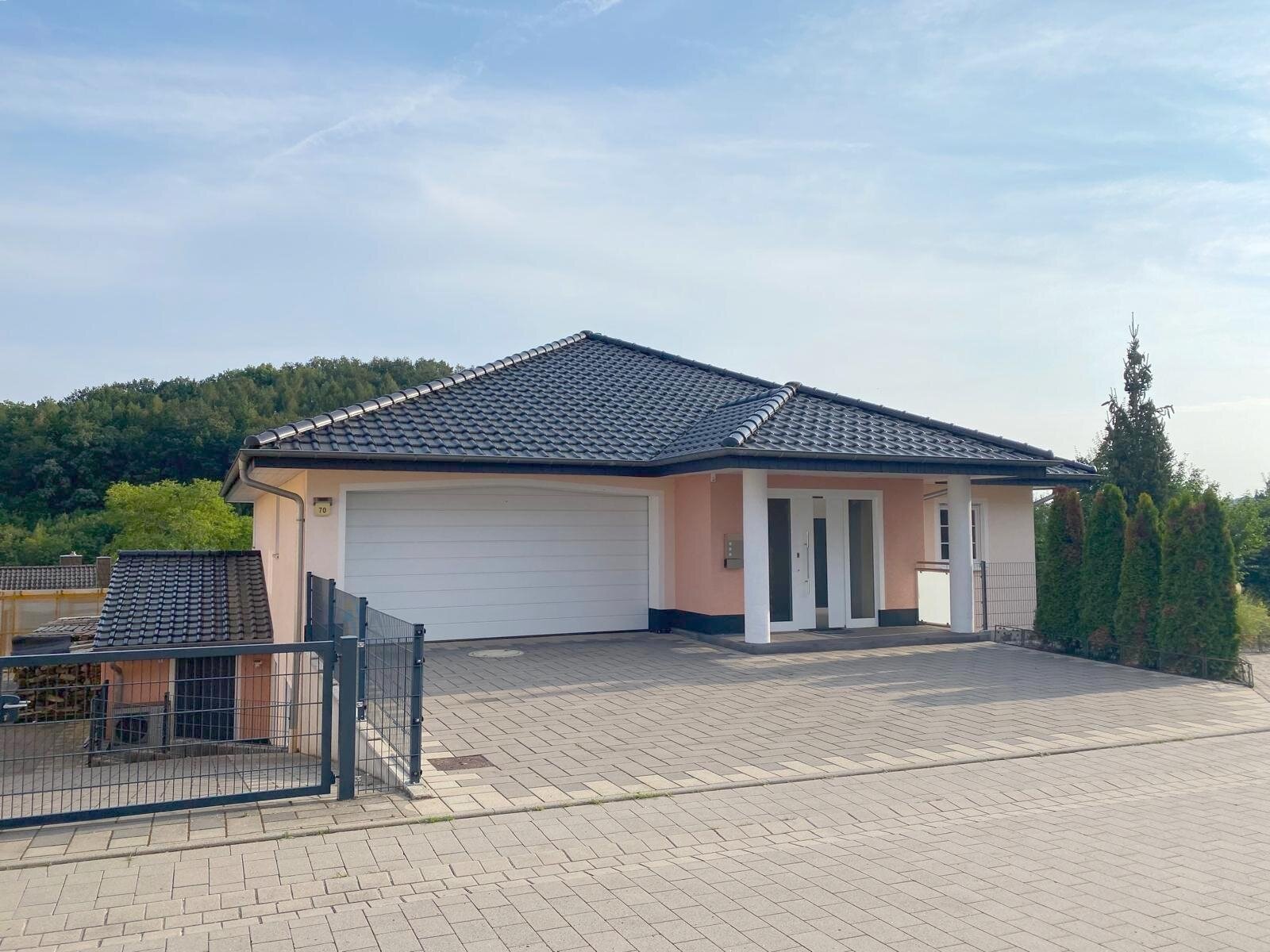 Ihr Traumhaus! Hochqualitativ, 3 Bäder, Doppelgarage, 2 Balkone, Terrasse