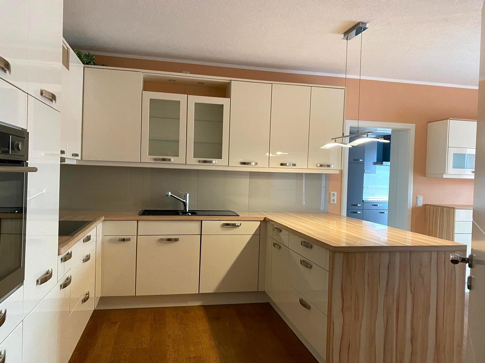 Ihr Traumhaus! Hochqualitativ, 3 Bäder, Doppelgarage, 2 Balkone, Terrasse
