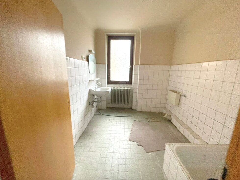 Wohn- u. Geschäftshaus mit Potenzial – Ideal für Handwerker & Investoren!
