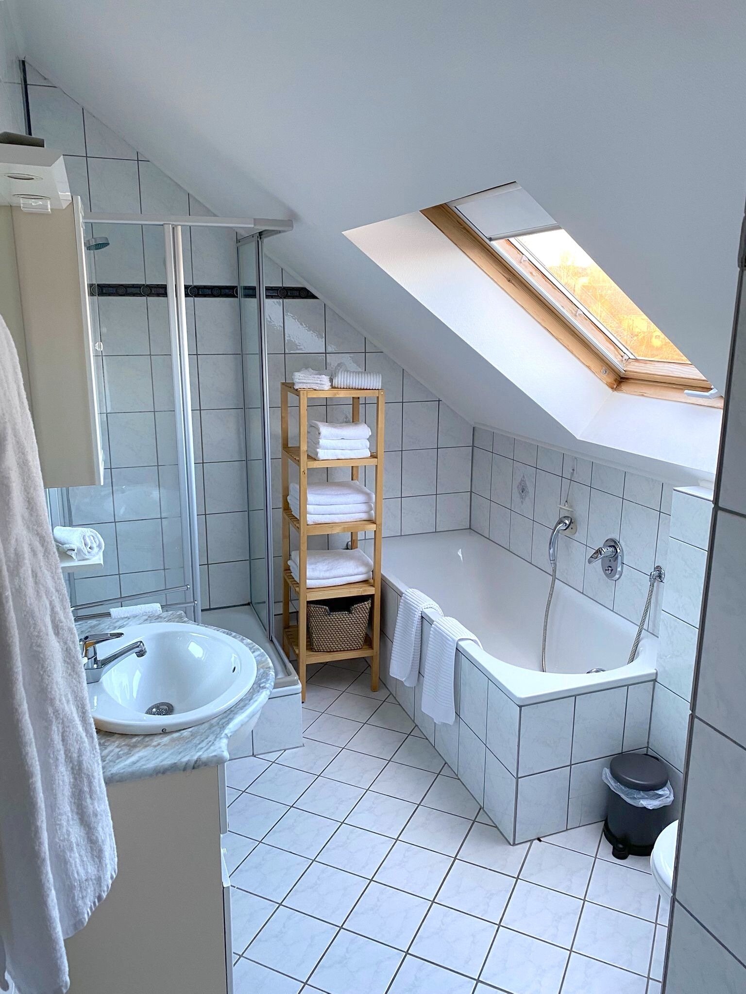 Modernes Reihenendhaus in Split-Level-Bauweise mit Garage und 2 Stellplätze!