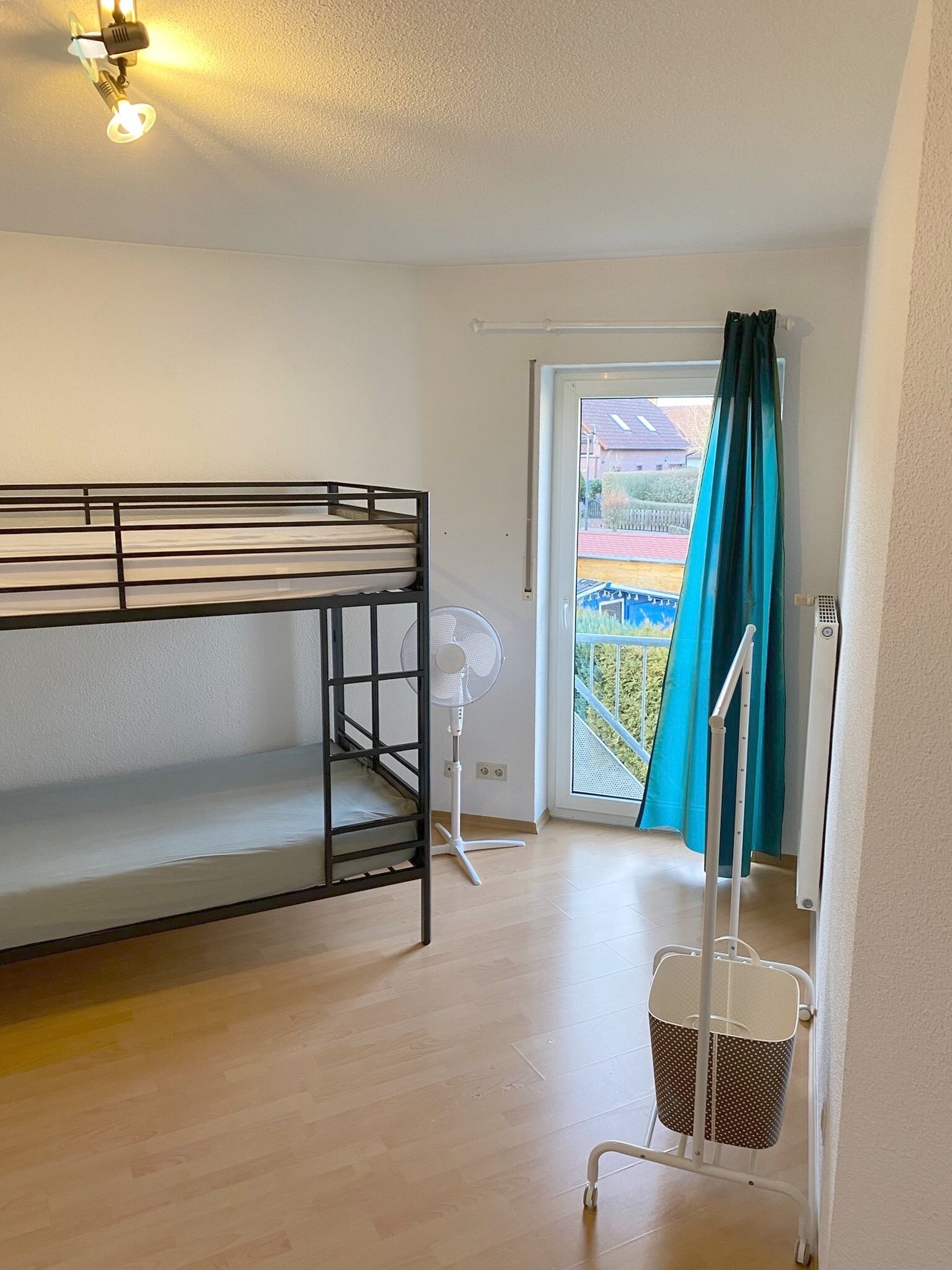 Modernes Reihenendhaus in Split-Level-Bauweise mit Garage und 2 Stellplätze!