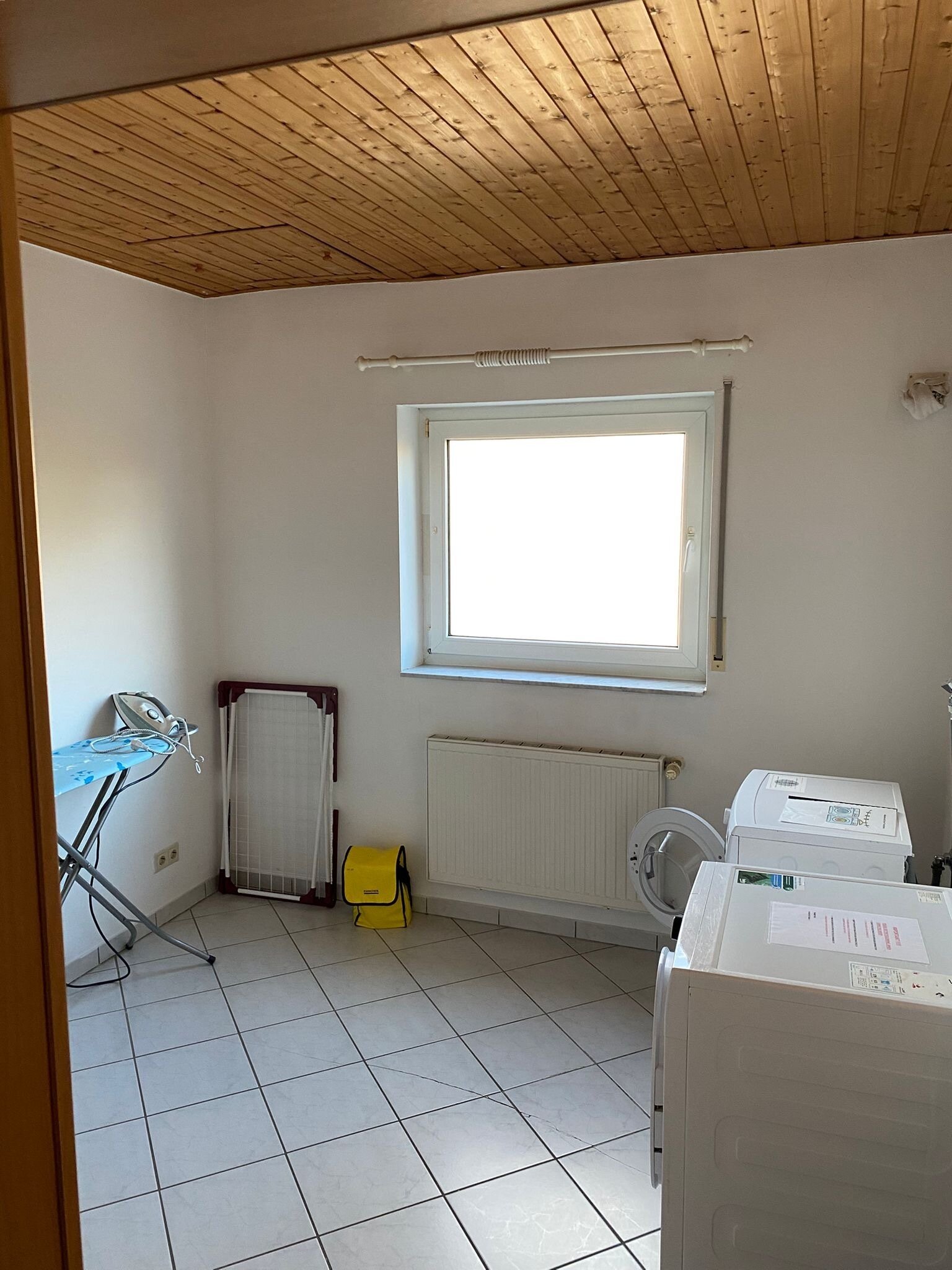 Modernes Reihenendhaus in Split-Level-Bauweise mit Garage und 2 Stellplätze!