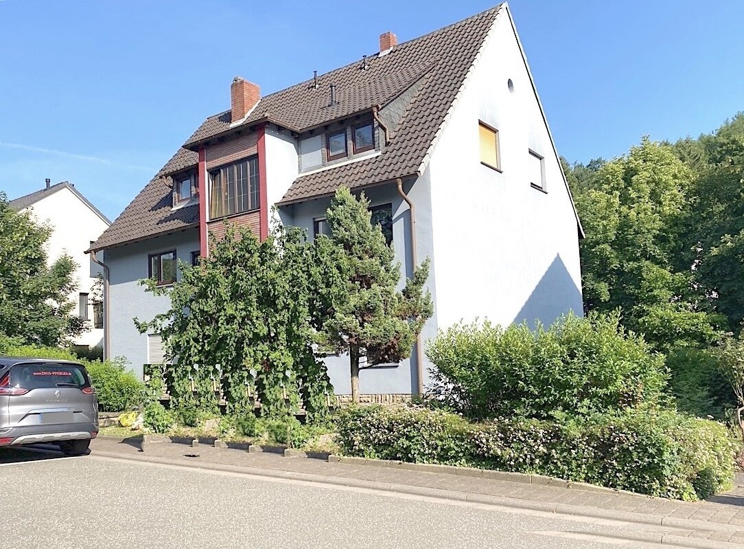 Gepflegtes Mehrfamilienhaus mit 5 Wohnungen und schönem Garten. Vollvermietet!