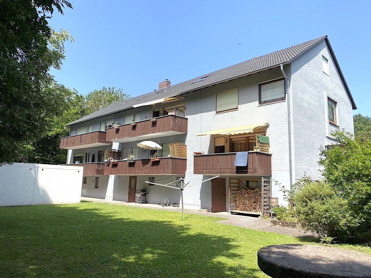 Attraktive Investmentmöglichkeit – Vollvermietetes 6-Familienhaus und Einfamilienhaus