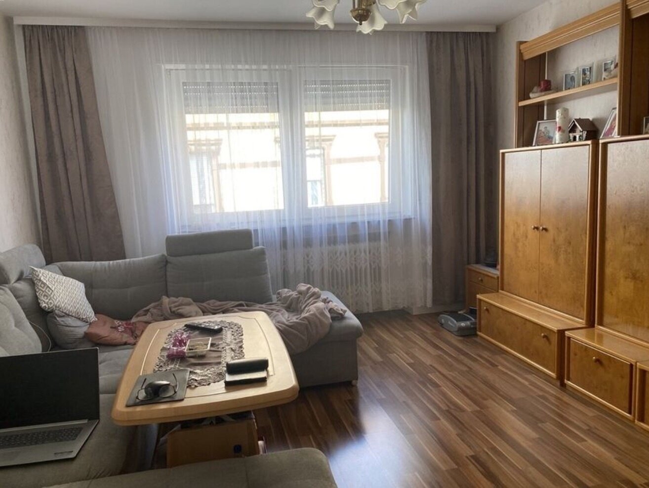 KL-Mitte: Geräumige 4,5 Zimmerwohnung im Erdgeschoss