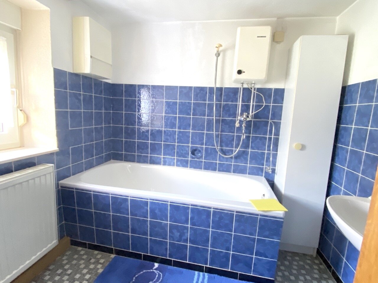 Einfamilienhaus mit 2 Garagen, Garten, in ruhiger Ortsrandlage!