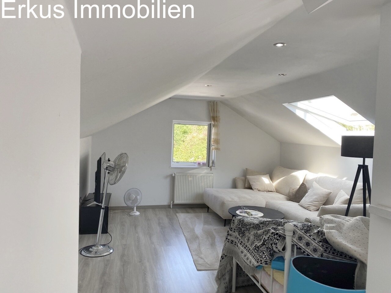 Moderne 2-Zimmer-Dachgeschosswohnung mit Gartennutzung
