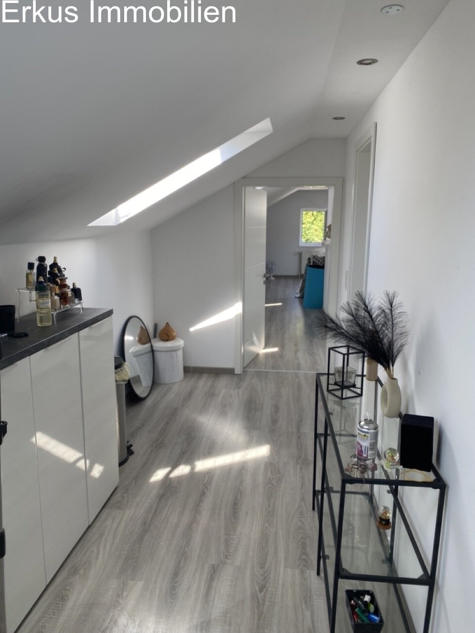 Moderne 2-Zimmer-Dachgeschosswohnung mit Gartennutzung