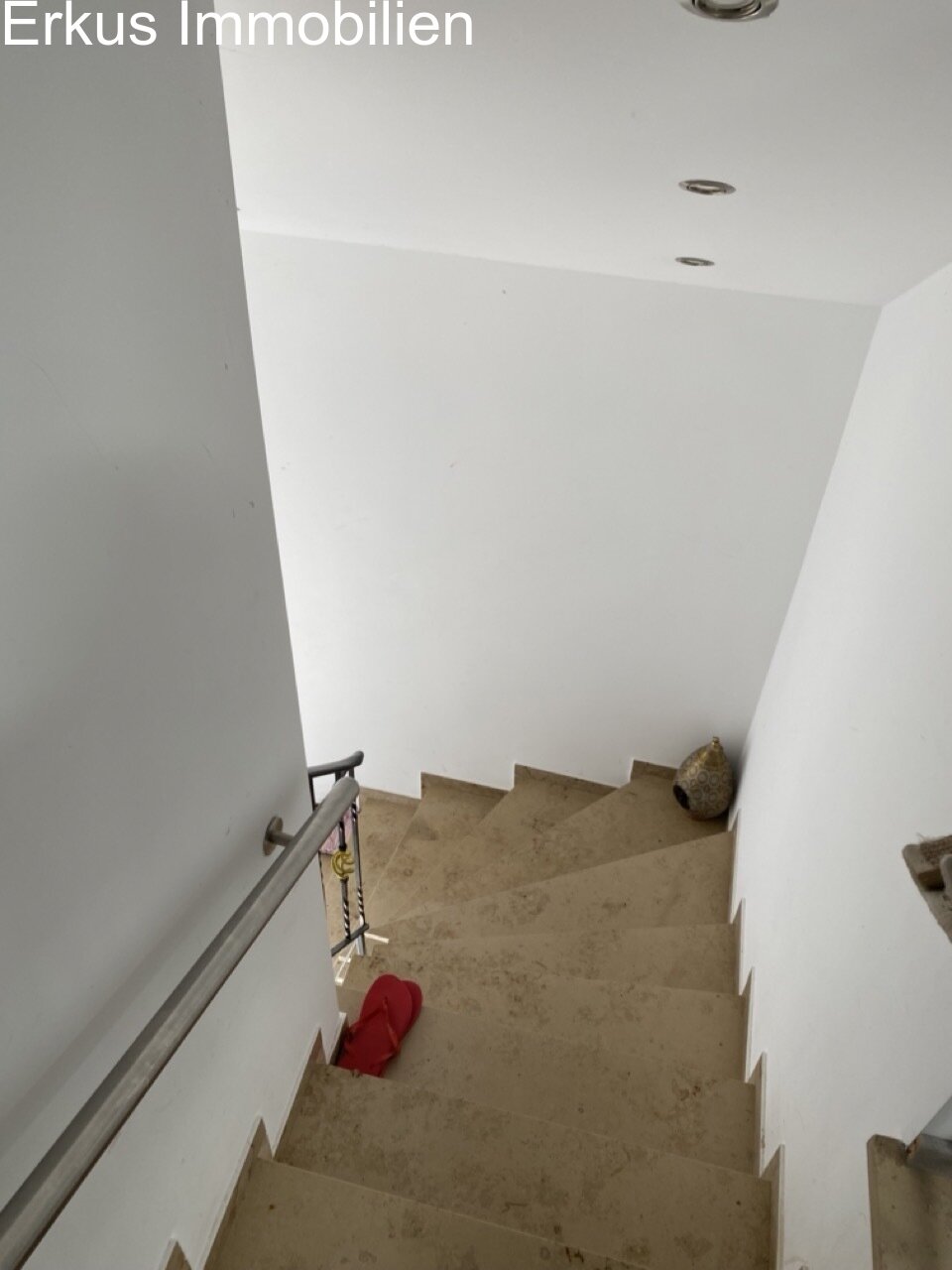 Moderne 2-Zimmer-Dachgeschosswohnung mit Gartennutzung