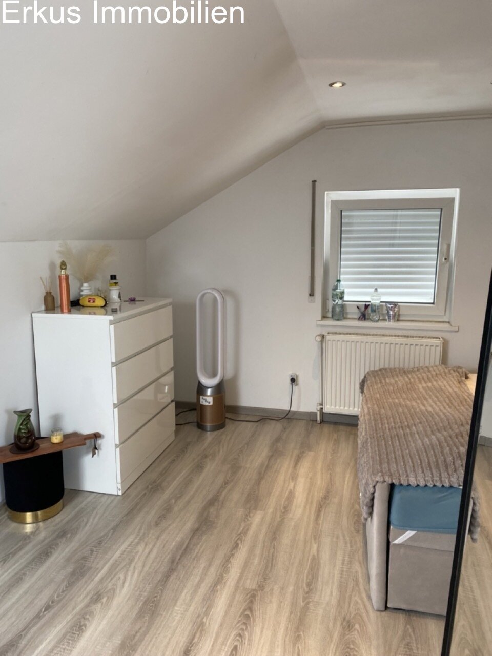 Moderne 2-Zimmer-Dachgeschosswohnung mit Gartennutzung