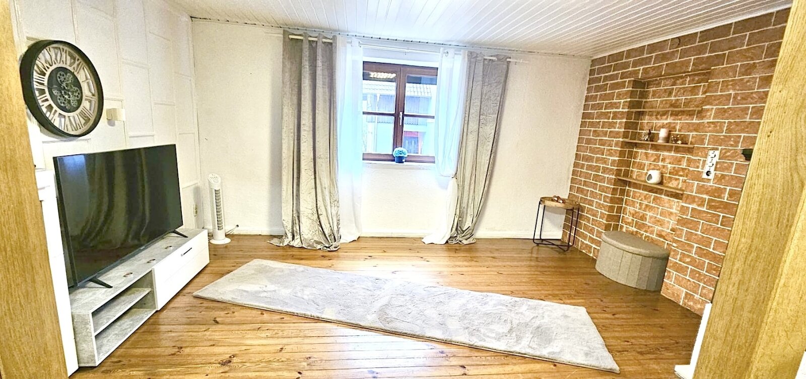 Gepflegtes Einfamilienhaus mit Wintergarten und zwei Stellplätzen