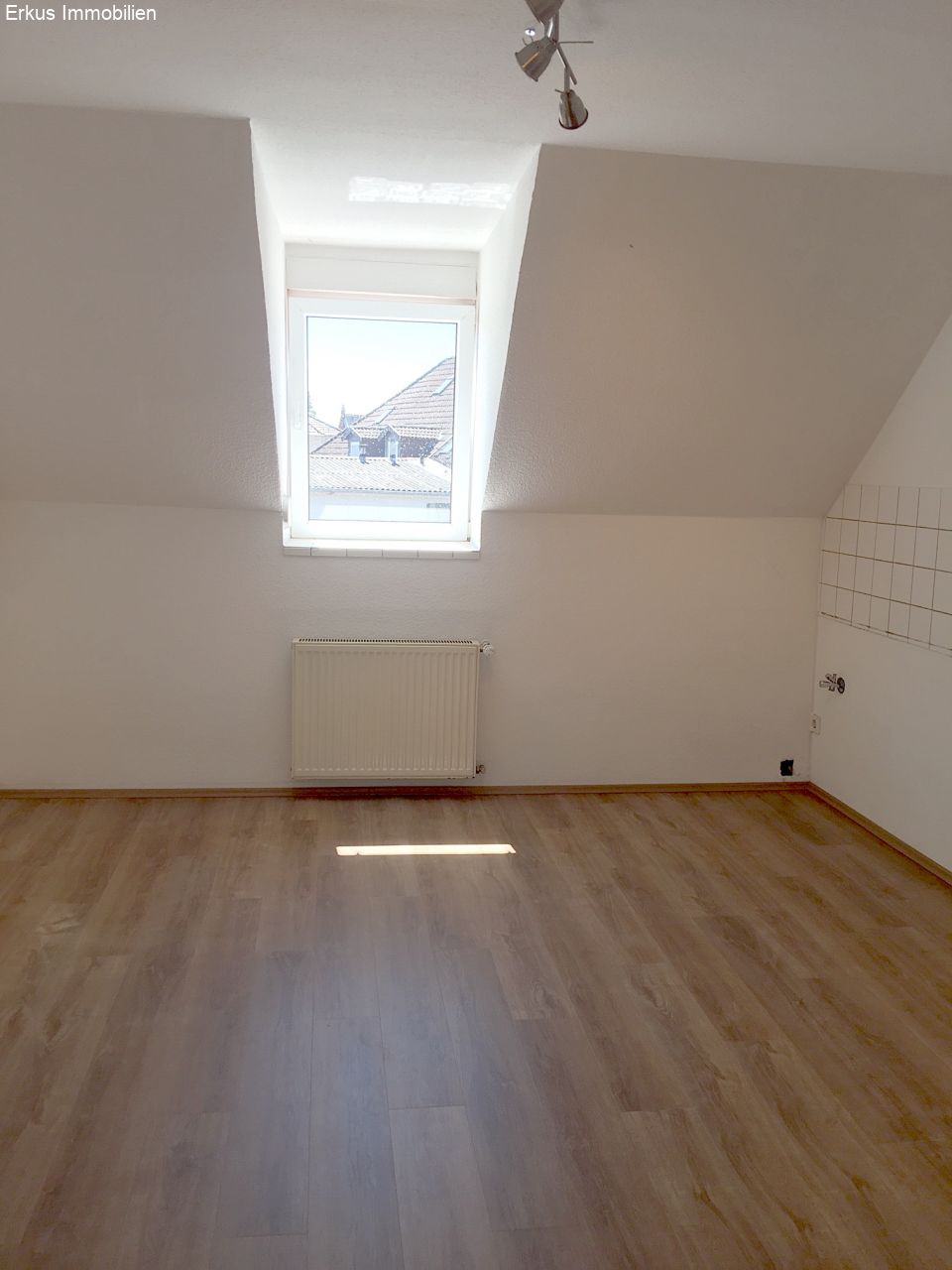 Gepflegte Dachgeschosswohnung für max 2 Personen, Nähe Pfalzklinikum-KL