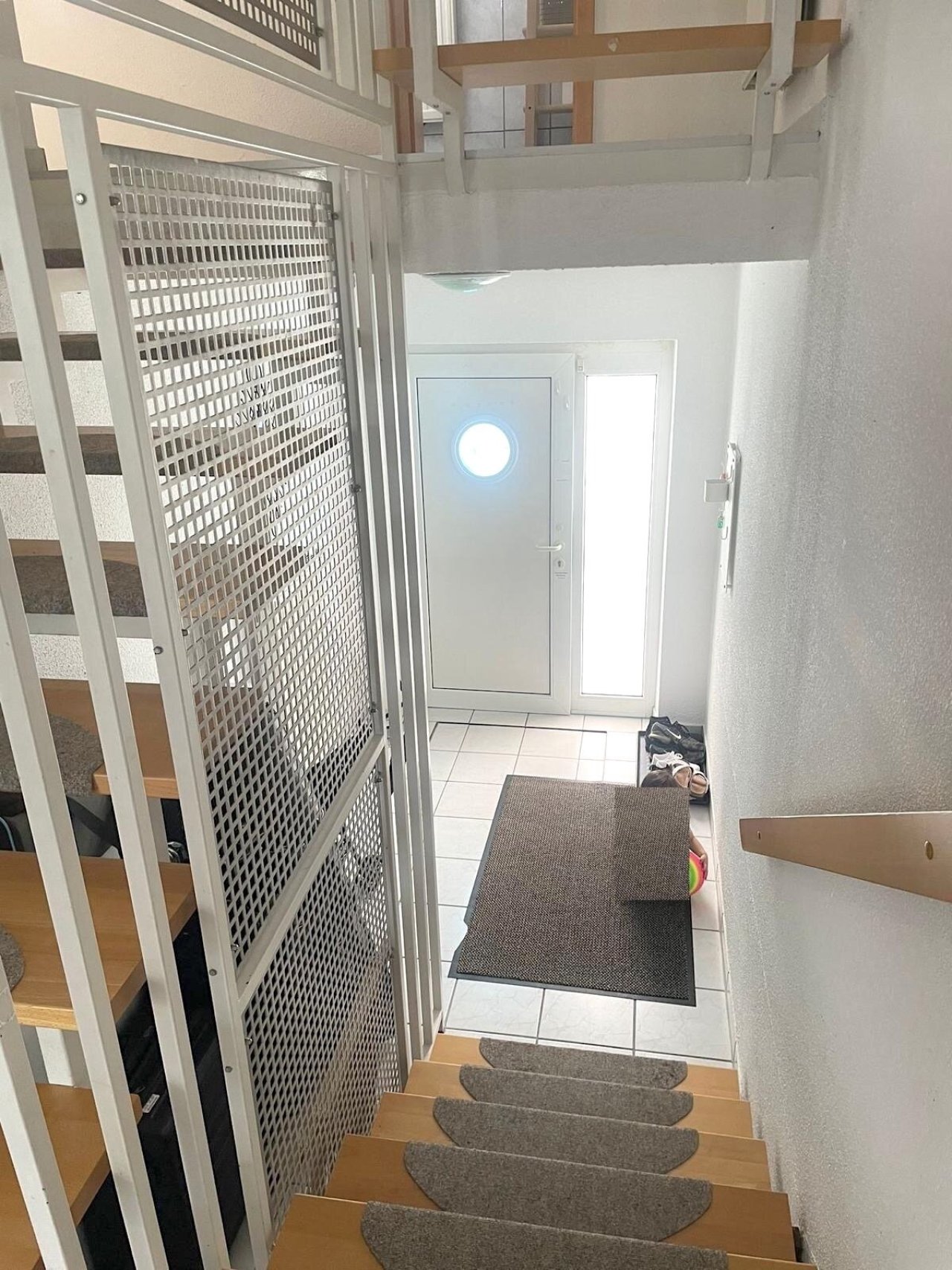 Hauseingang /Treppe Hauseingang /Treppe