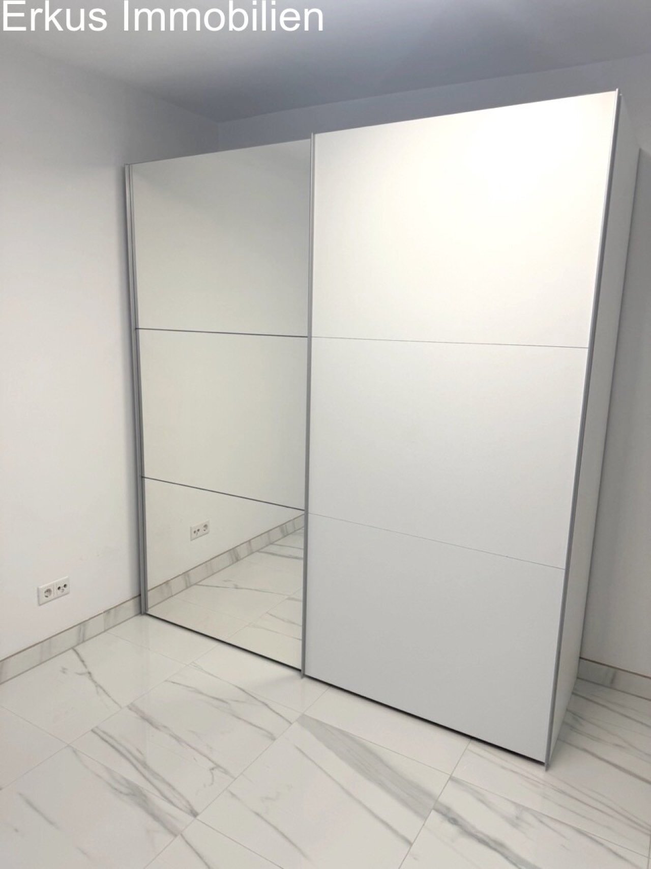 Kleiderschrank