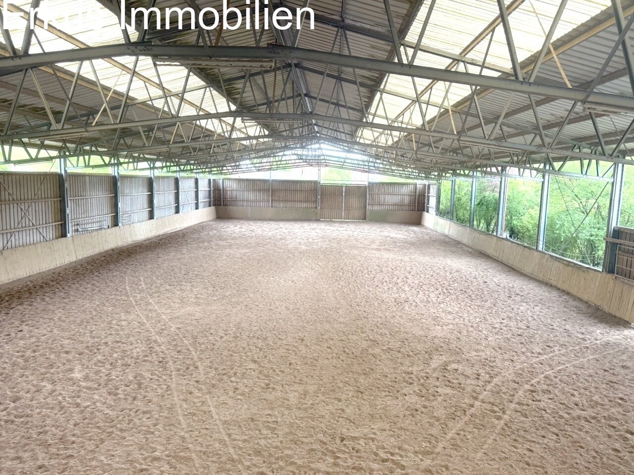 Innenfoto 2 -Halle Innenfoto 2 -Halle